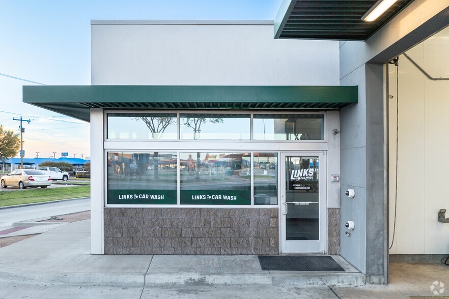 More Photos Of 820 NE Alsbury Blvd, Burleson Carwash For Sale