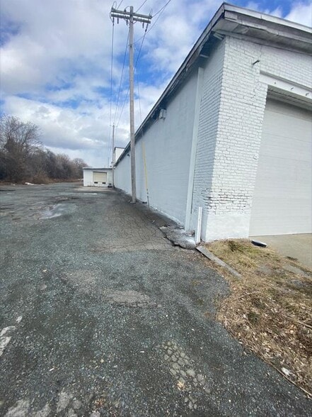 More Photos Of 111-135 Paine St, Troy Distribution For Sale