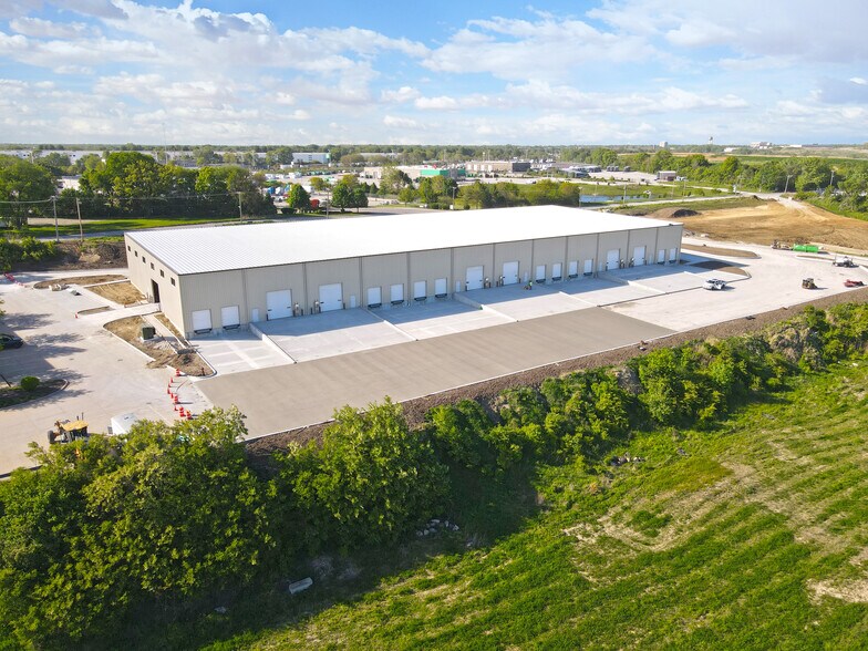 More Photos Of 3300-3310 Mound Rd, Joliet Warehouse For Lease