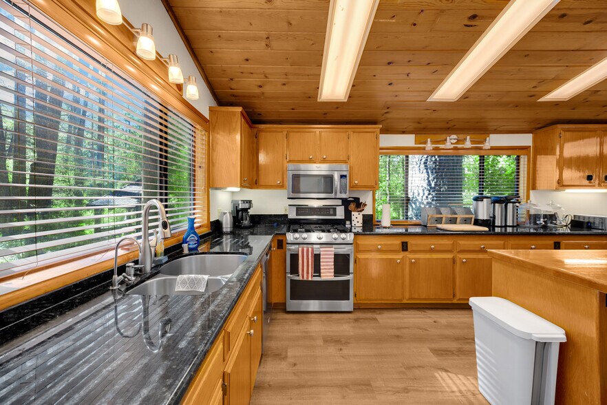 More Photos Of 26345 Delano Dr, Idyllwild-Pine Cove Hotel For Sale