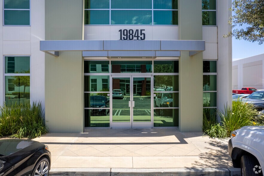 More Photos Of 19845-19849 Nordhoff St, Northridge Manufacturing For Sale