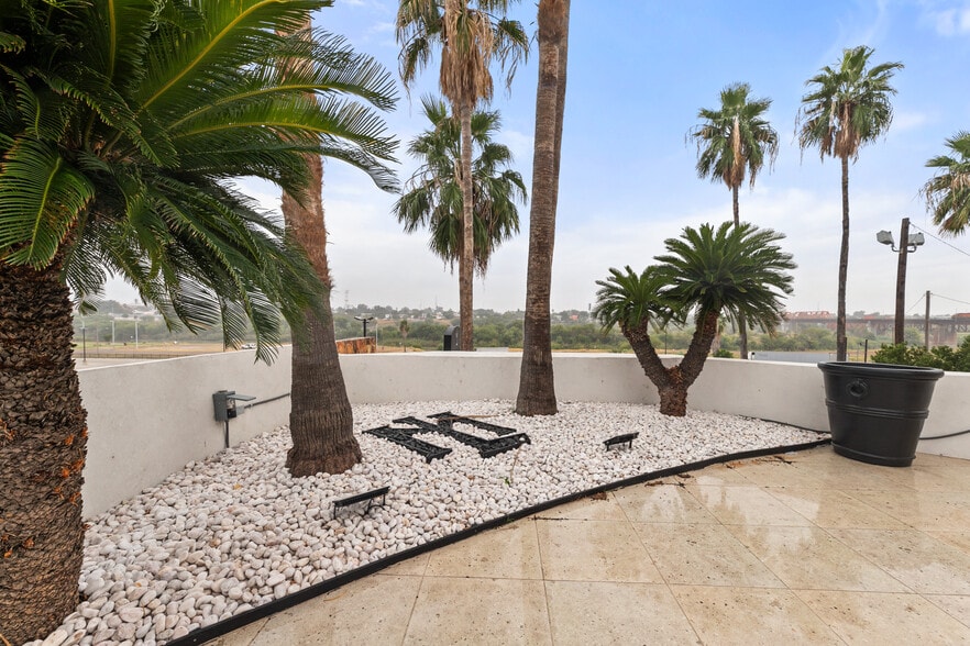 More Photos Of 1 S Main Ave, Laredo Hotel For Sale