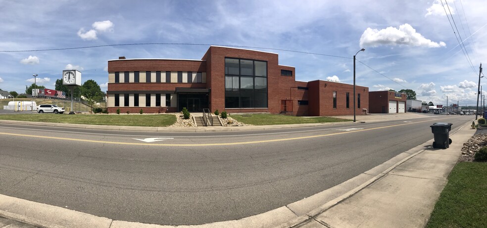 Primary Photo Of 1913 W State St, Bristol Warehouse For Lease