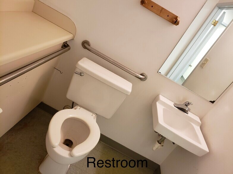 More Photos Of 424 Investors Pl, Virginia Beach Research And Development For Lease