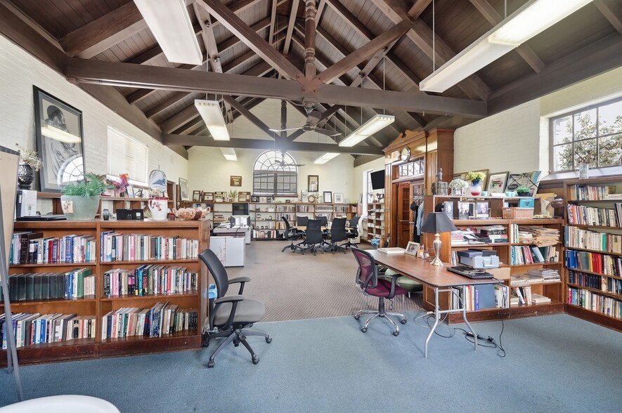 More Photos Of 1703 Dale Rd, Cincinnati Public Library For Sale