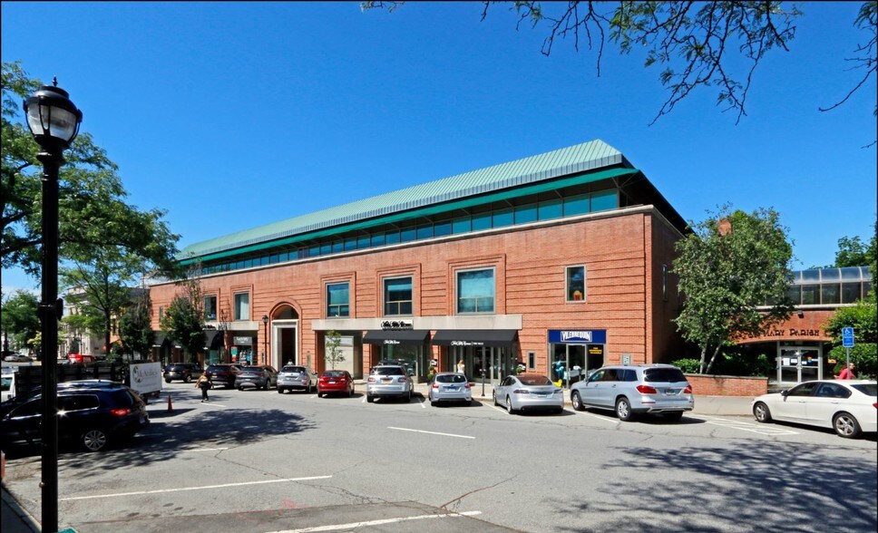 Primary Photo Of 200 Greenwich Ave, Greenwich Office For Lease