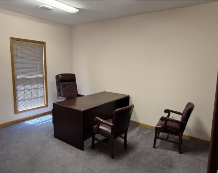 More Photos Of 100 Springfield Ct, O'Fallon Medical For Lease