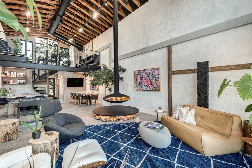 More Photos Of 64678 Cook Ave, Bend General Retail For Sale