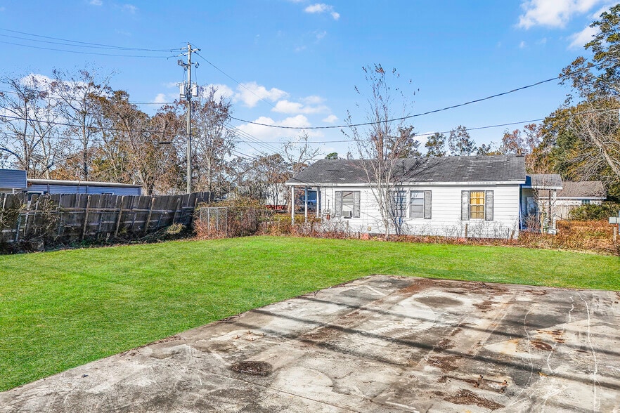 More Photos Of 605 US Highway 80 W, Savannah Auto Repair For Sale