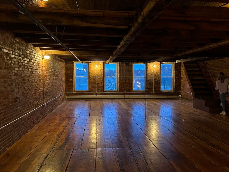 More Photos Of 106 Genesee St, Utica Restaurant For Lease