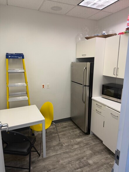 More Photos Of 109-115 Elm St, New Canaan Storefront Retail Office For Lease