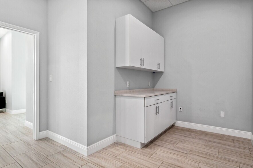 More Photos Of 5265 Park Blvd, Pinellas Park Office For Lease