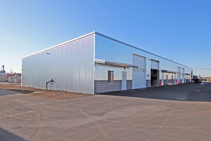 More Photos Of 688 SW Veterans Way, Redmond Warehouse For Lease