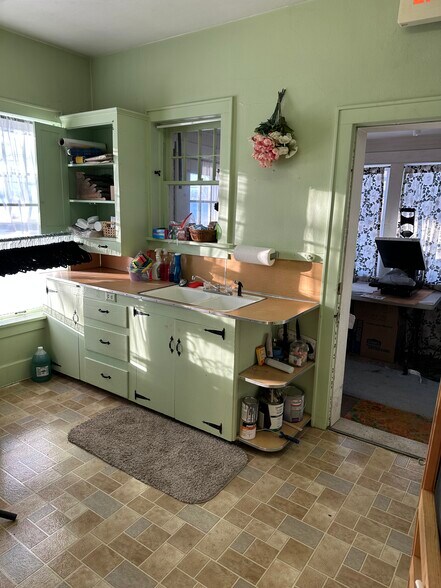 More Photos Of 9 Caulfield Ave, Camdenton Storefront Retail Office For Sale