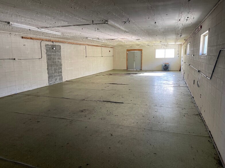 More Photos Of 5309 Rogue River Hwy, Rogue River Warehouse For Sale