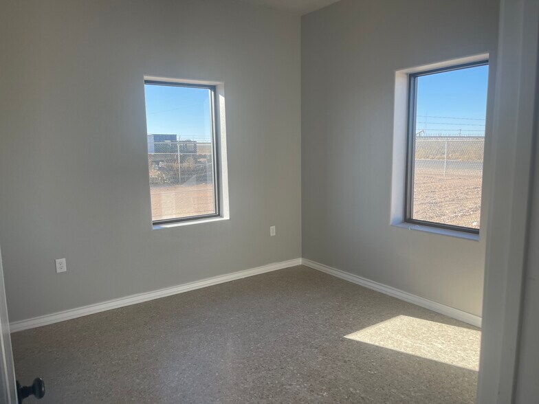 More Photos Of TBD Lot 4 W 42nd St, Odessa Warehouse For Lease