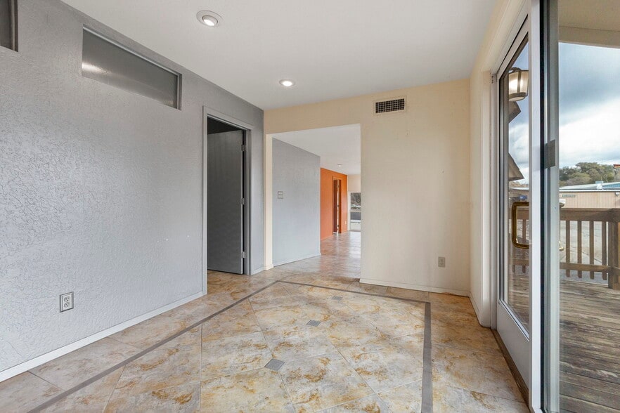 More Photos Of 19478 Village Dr, Sonora Flex For Sale