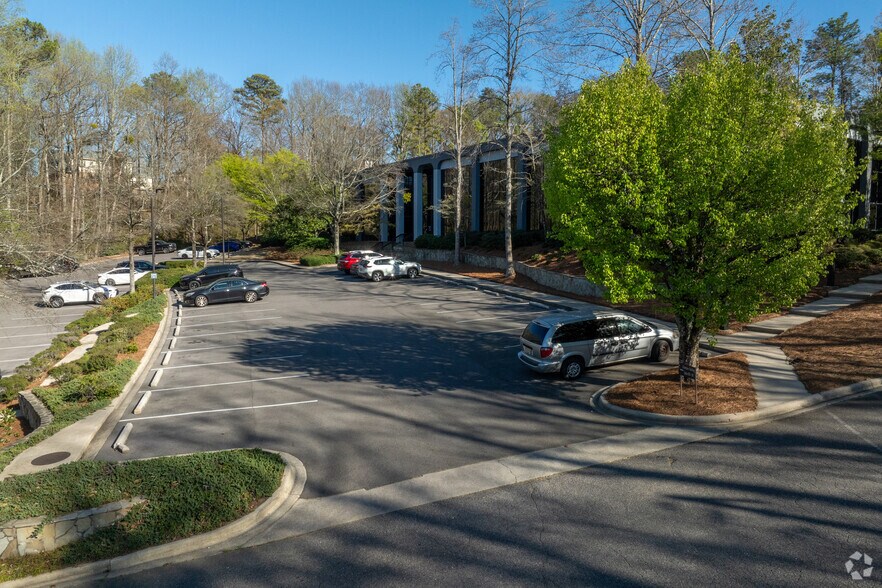 More Photos Of 100 Centerview Dr, Birmingham Office For Lease