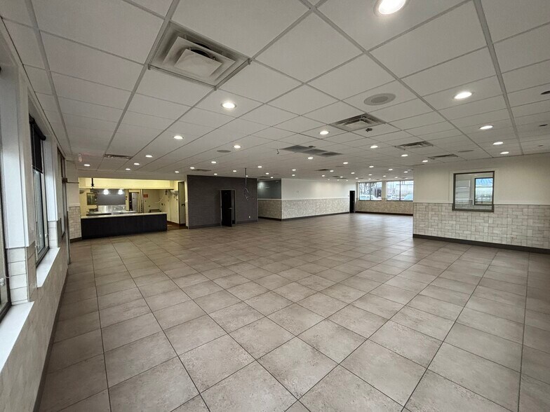 More Photos Of 1302 N 24th St, Clear Lake Fast Food For Lease