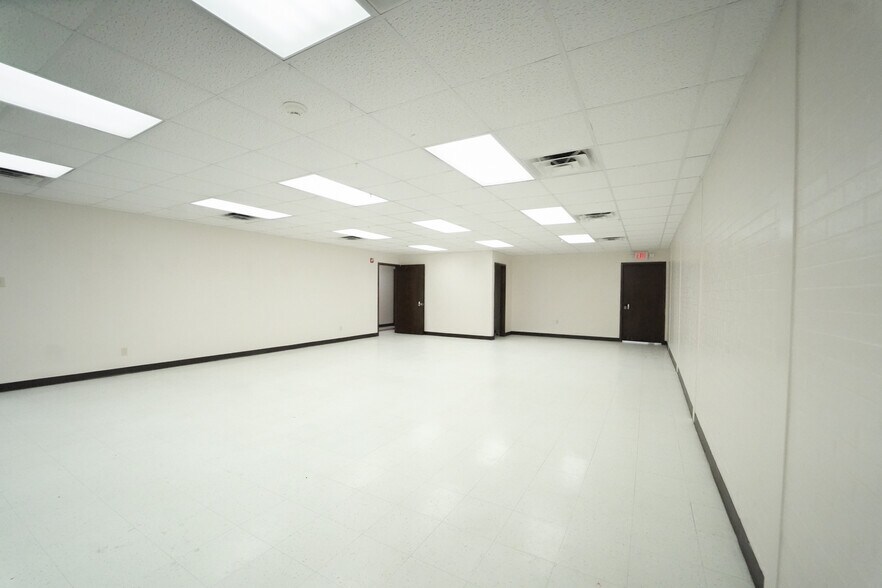 More Photos Of 402 E Guadalupe St, Victoria Freestanding For Sale