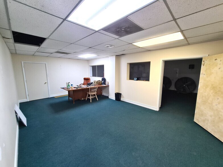 More Photos Of 4521 NE 5th Ter, Fort Lauderdale Manufacturing For Lease