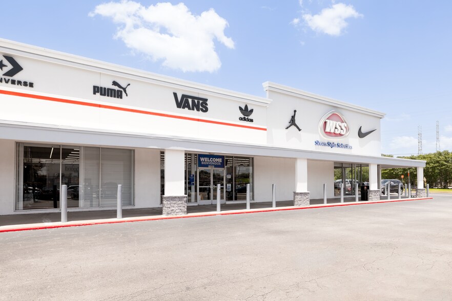 More Photos Of 10907-11095 East Fwy, Houston Unknown For Lease