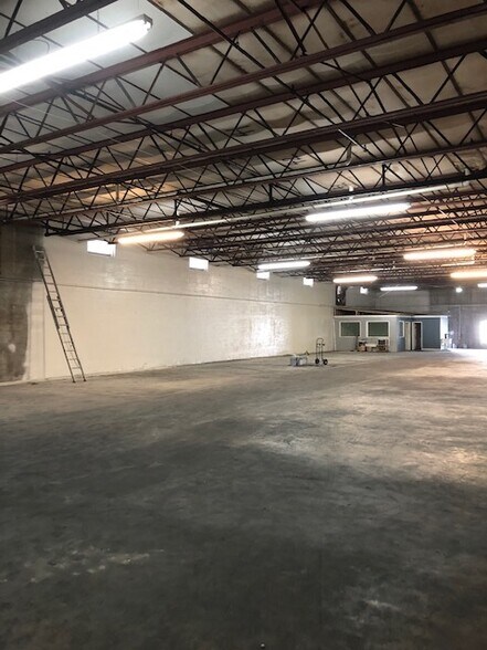 More Photos Of 678 Edgewood Ave N, Jacksonville Warehouse For Lease