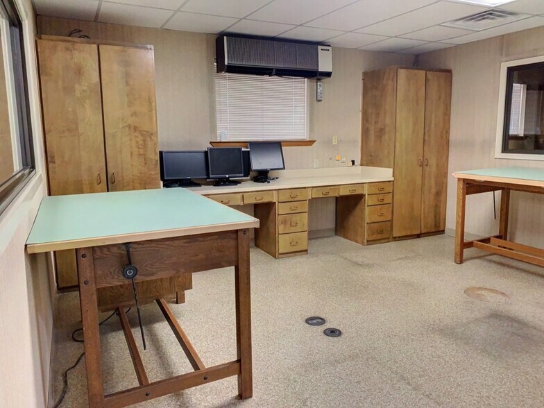 More Photos Of 1206 W Interstate 20, Monahans Office For Sale