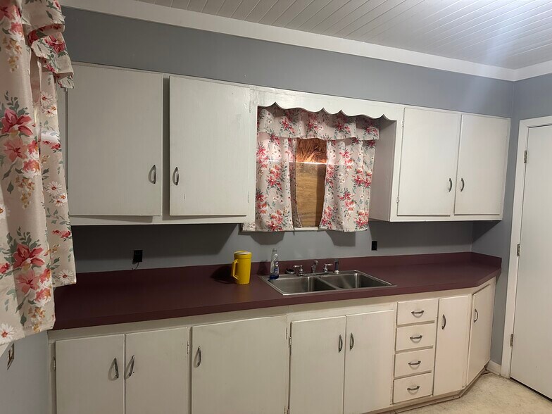 More Photos Of 1860 Atwood Dr, Pensacola Office For Sale