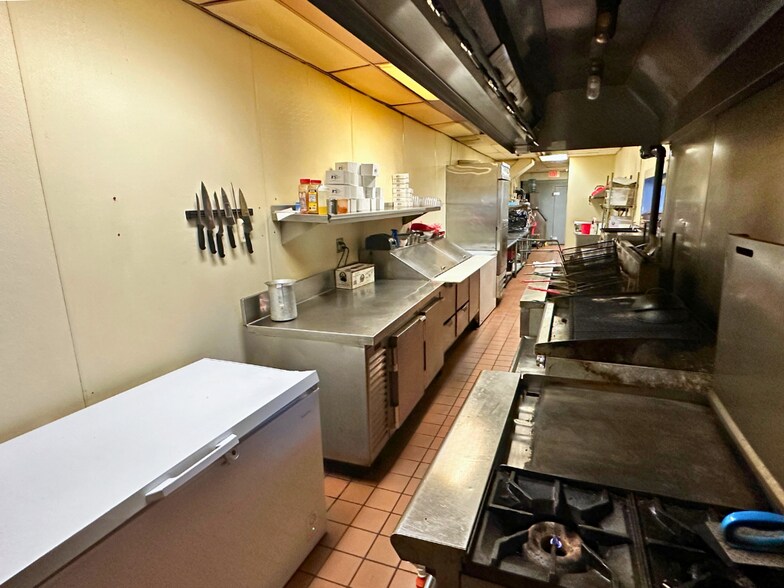 More Photos Of 371 Richmond St, Providence Restaurant For Lease