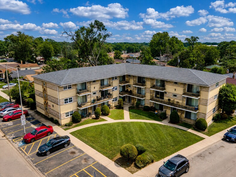 More Photos Of 1025-1049 W Vermont St, Calumet Park Apartments For Sale