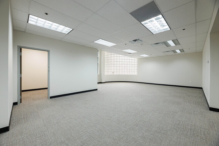 More Photos Of 4315 S Lancaster Rd, Dallas Office For Lease