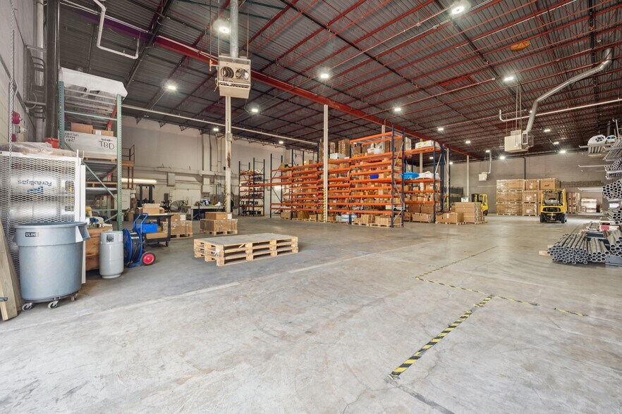 More Photos Of 7201 N Broadway Ext, Oklahoma City Warehouse For Lease