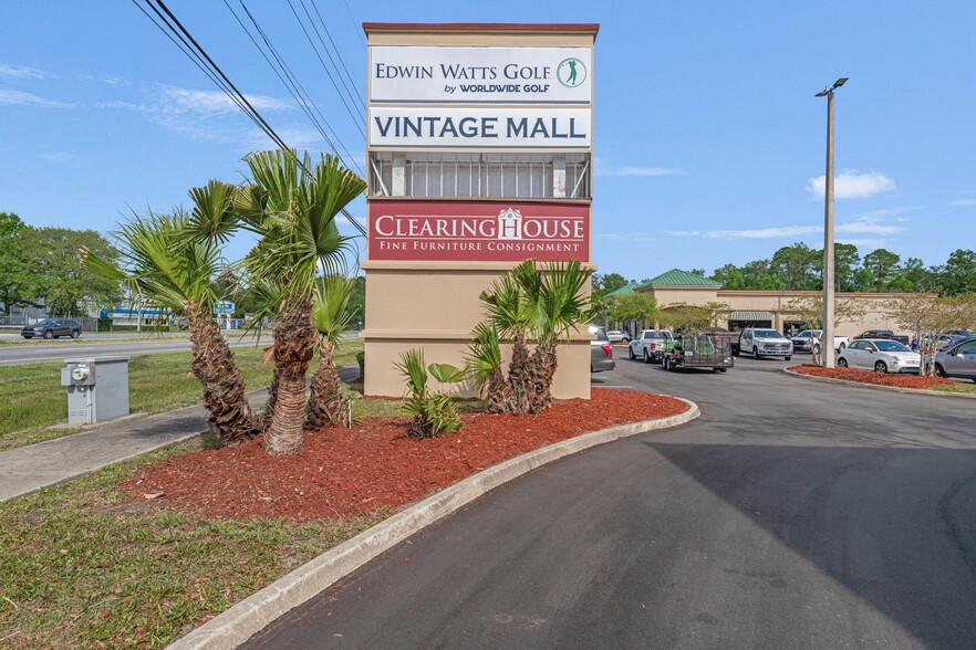 More Photos Of 9365 Philips Hwy, Jacksonville Freestanding For Sale