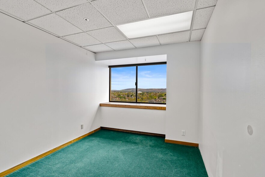 More Photos Of 402 E Yakima Ave, Yakima Office For Lease