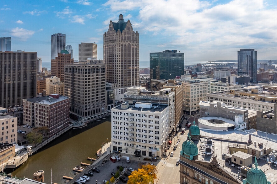 More Photos Of 740 N Plankinton Ave, Milwaukee Apartments For Lease
