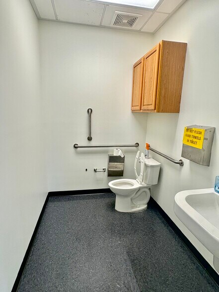 More Photos Of 2287 Henry Tecklenburg Dr, Charleston Office For Lease