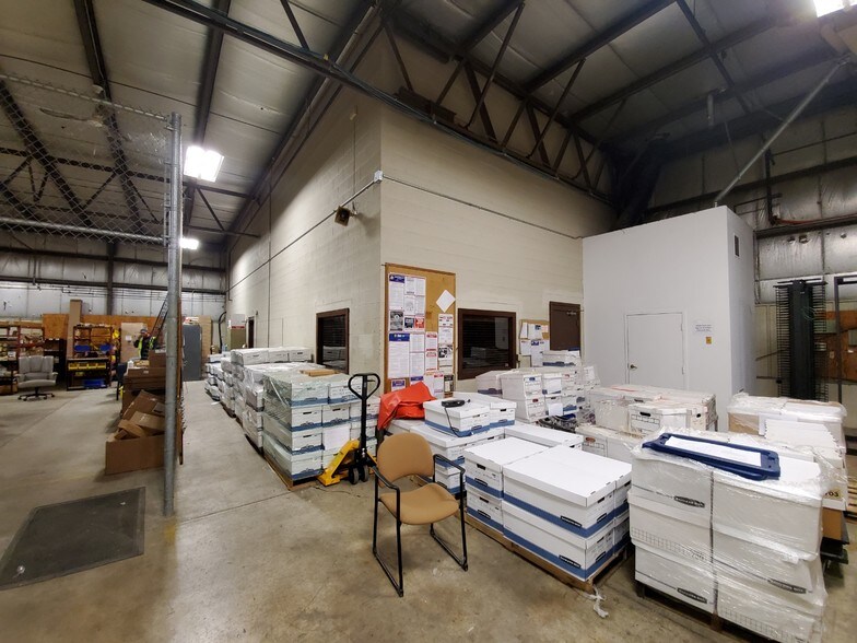 More Photos Of 255 Enterprise Dr, Lewis Center Warehouse For Lease