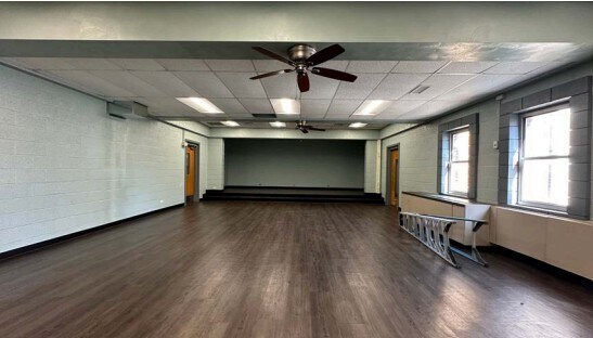 More Photos Of 300 E Cass St, Schoolcraft Office For Lease