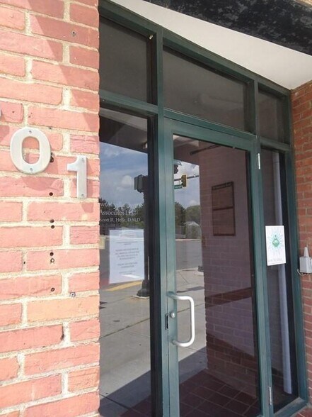 More Photos Of 701 Washington St, Newton Medical For Lease