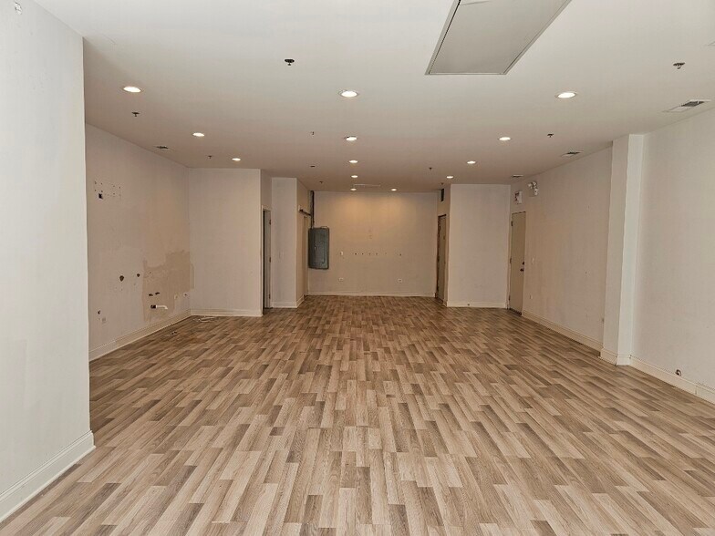 More Photos Of 853 N Larrabee St, Chicago Multifamily For Sale