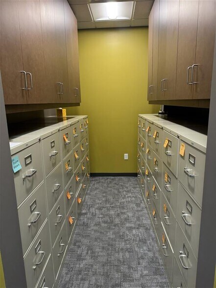 More Photos Of 117 Perspective Dr, Granger Office For Lease