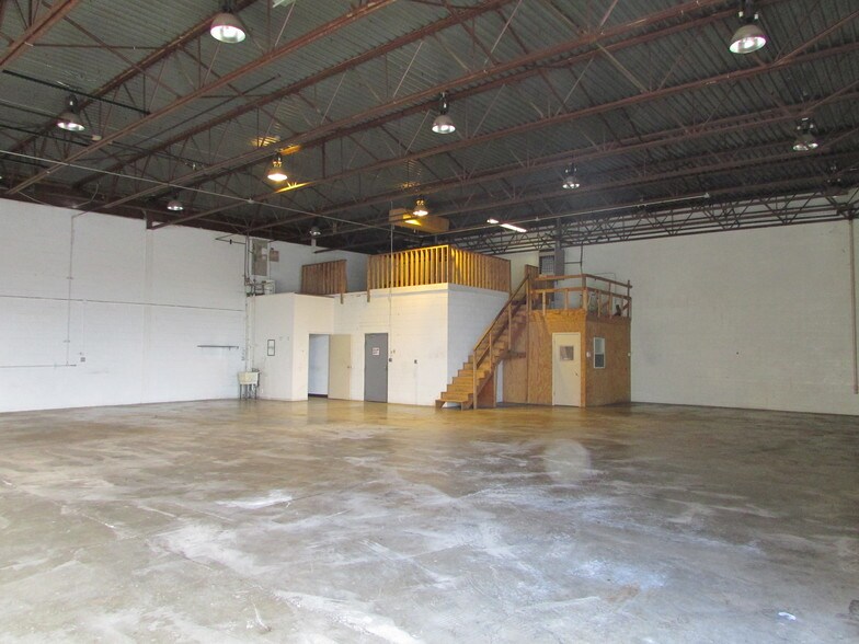 More Photos Of 14033-14055 Achyl Ave, Warren Warehouse For Sale