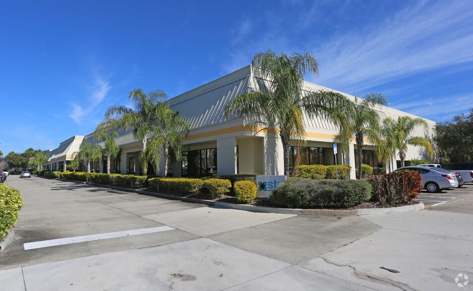 Primary Photo Of 6901 Tpc Dr, Orlando Showroom For Lease