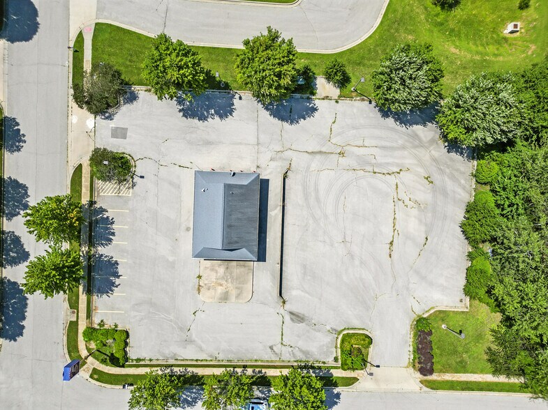 More Photos Of 700 N Country Ave, Kearney Restaurant For Sale