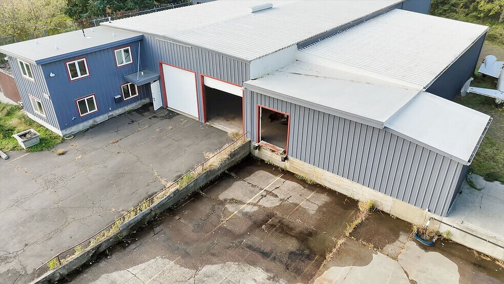 More Photos Of 1425 SE 9th St, Warrenton Warehouse For Sale