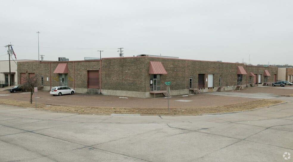 More Photos Of 3410-3414 Royalty Row, Irving Flex For Lease