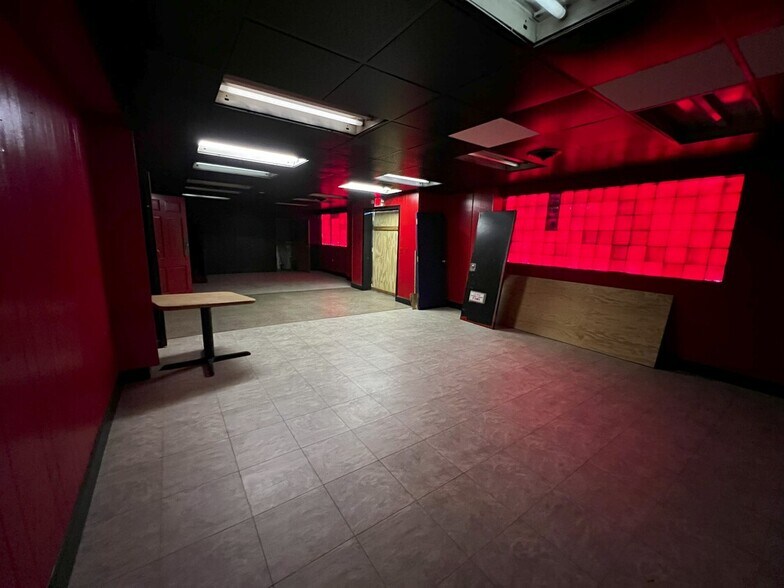 More Photos Of 1604 W State St, Bristol General Retail For Sale