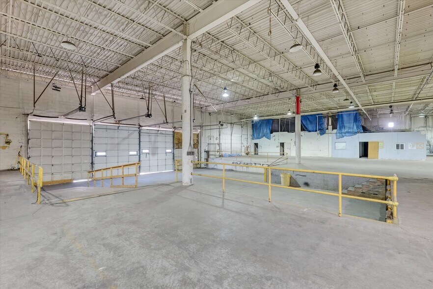 More Photos Of 6900 Lindbergh Blvd, Philadelphia Distribution For Lease