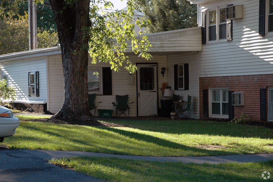 More Photos Of 702 E Willow St, Elizabethtown Apartments For Sale